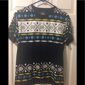 RETRO DISTRIKT TEE SIZE L BLUE AND WHITE TRIBAL